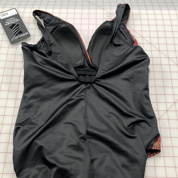 MIRACLESUIT NWT "Kashmir Traveler" Soft Cup Paisley/Black One Piece Swimsuit 16 - Picture 8 of 16